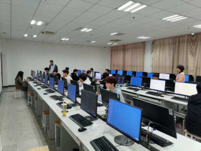 技藝爭鋒，代碼生輝——我校第六屆學生技能競賽之Web前端設計賽項圓滿落幕